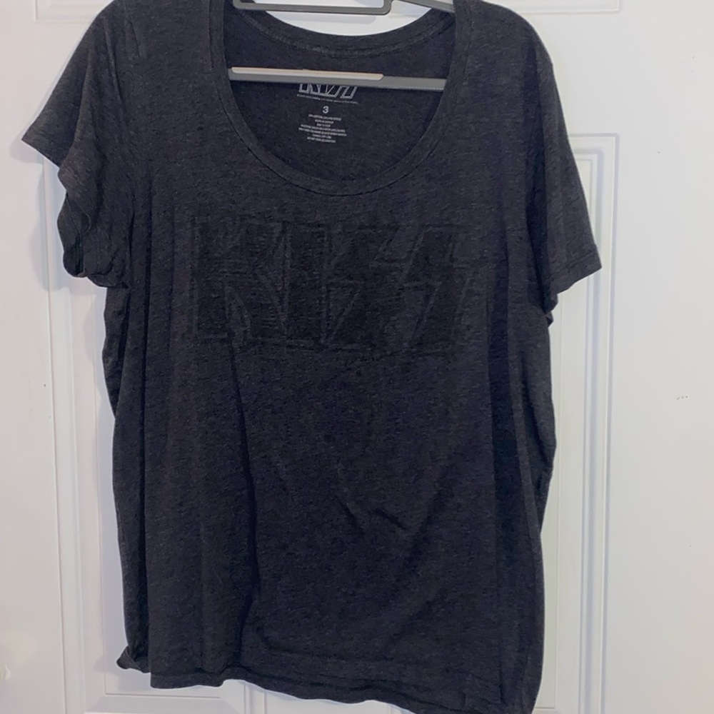 Torrid Kiss Tee . Size 3. Gray/Black